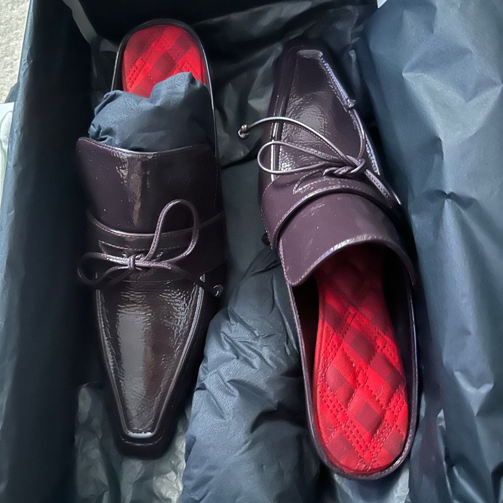 BNWT Burberry Aubergine Storm Mules sz 35